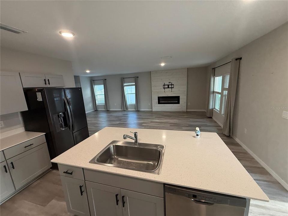 For Sale: $415,000 (5 beds, 3 baths, 2479 Square Feet)