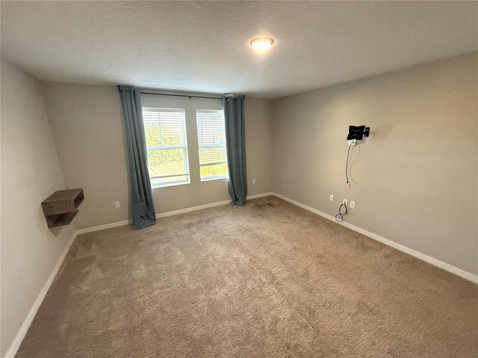 For Sale: $415,000 (5 beds, 3 baths, 2479 Square Feet)