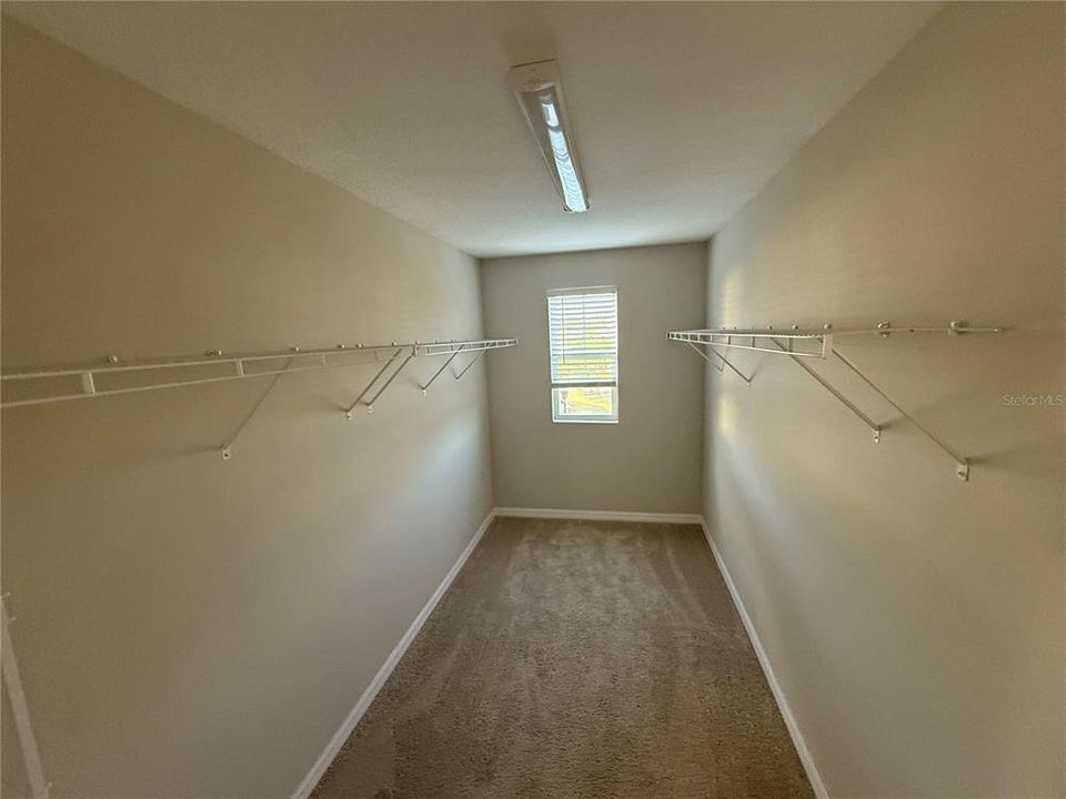 For Sale: $415,000 (5 beds, 3 baths, 2479 Square Feet)