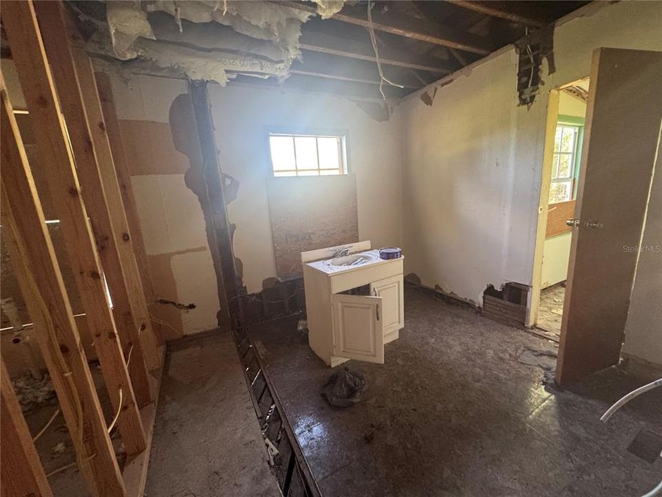 For Sale: $97,000 (3 beds, 1 baths, 1124 Square Feet)