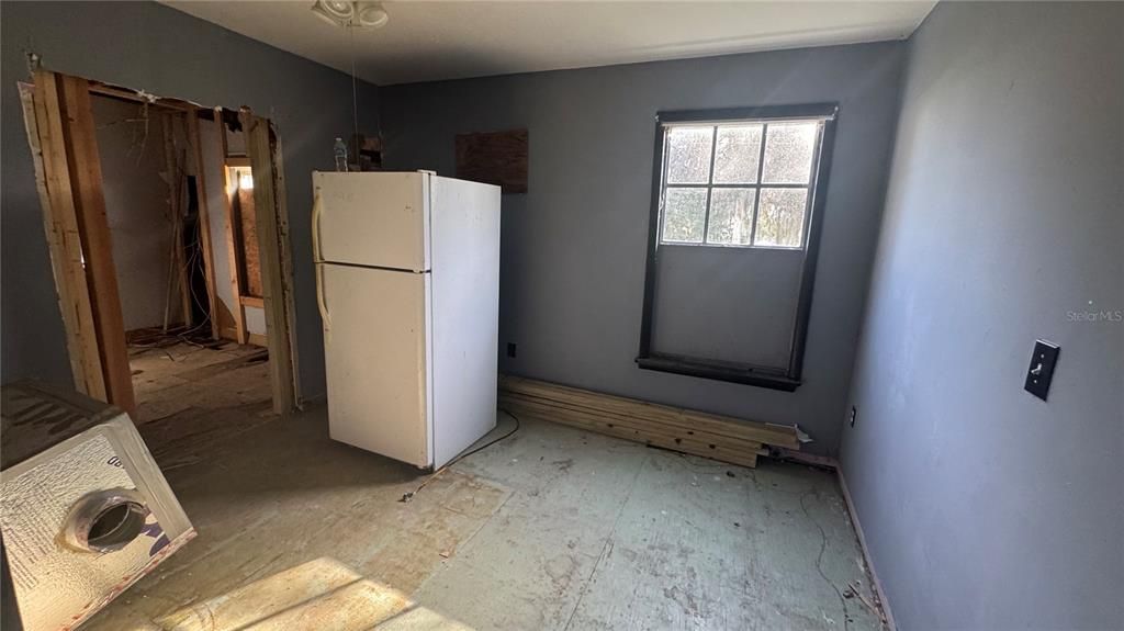 For Sale: $97,000 (3 beds, 1 baths, 1124 Square Feet)