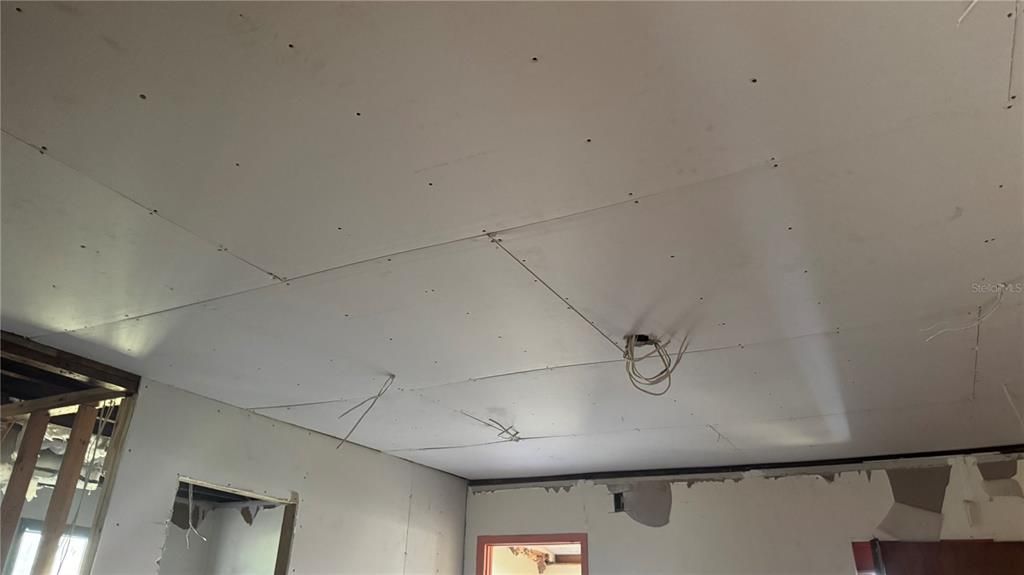 For Sale: $97,000 (3 beds, 1 baths, 1124 Square Feet)