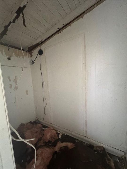 For Sale: $97,000 (3 beds, 1 baths, 1124 Square Feet)