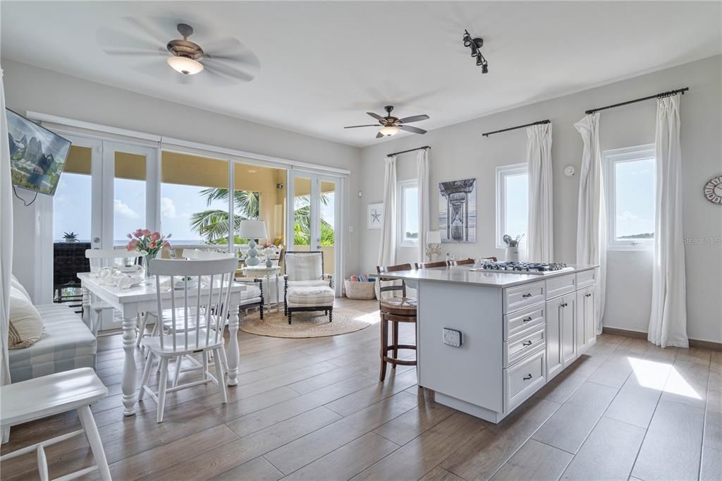 En Venta: $3,999,000 (6 camas, 6 baños, 4674 Pies cuadrados)