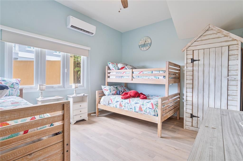 En Venta: $3,999,000 (6 camas, 6 baños, 4674 Pies cuadrados)