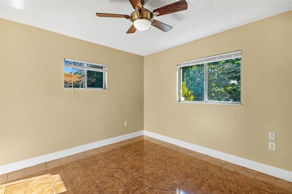 待售: $325,000 (3 贝兹, 2 浴室, 1279 平方英尺)