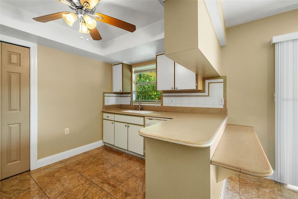 待售: $325,000 (3 贝兹, 2 浴室, 1279 平方英尺)