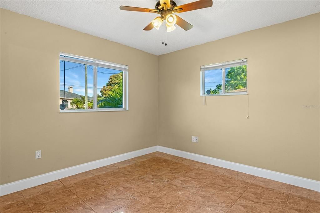 待售: $325,000 (3 贝兹, 2 浴室, 1279 平方英尺)