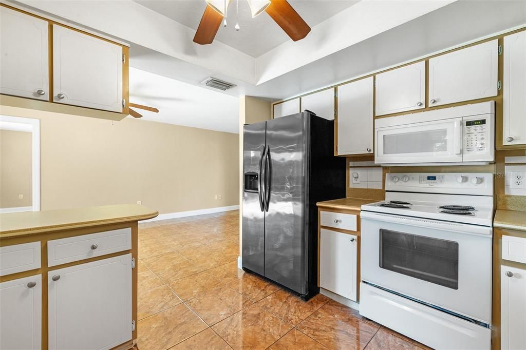 待售: $325,000 (3 贝兹, 2 浴室, 1279 平方英尺)