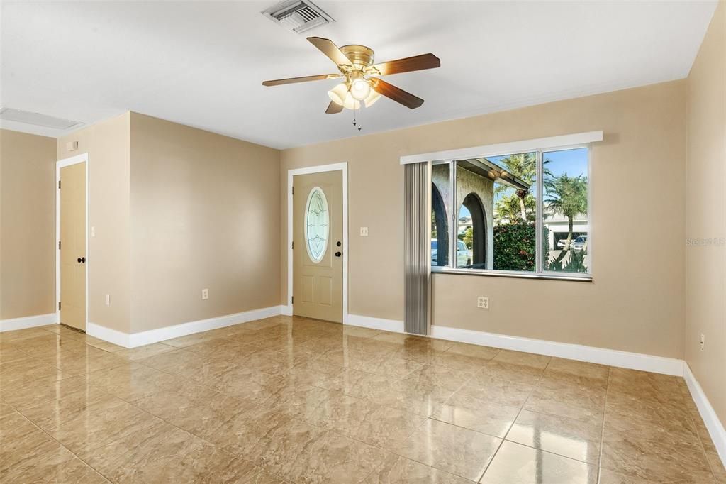 待售: $325,000 (3 贝兹, 2 浴室, 1279 平方英尺)