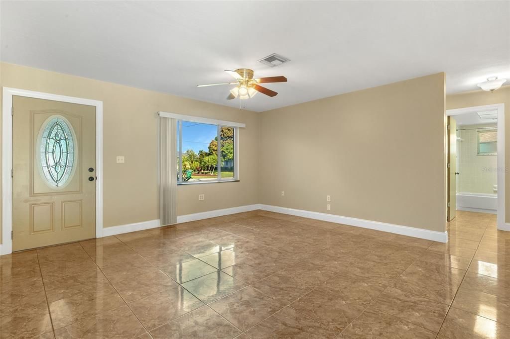 待售: $325,000 (3 贝兹, 2 浴室, 1279 平方英尺)