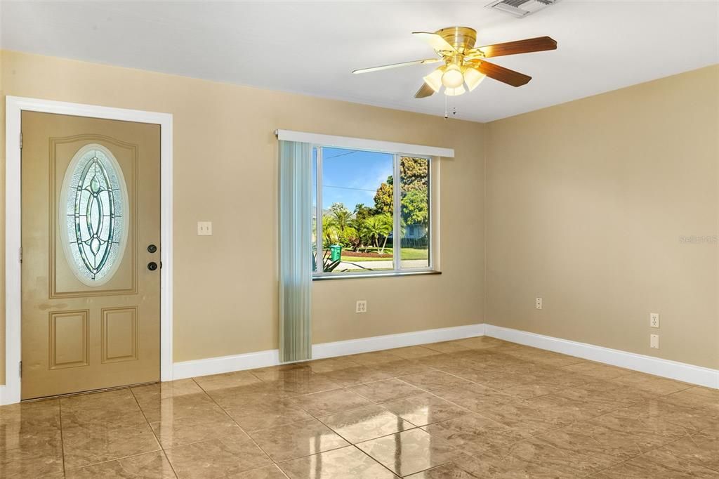 待售: $325,000 (3 贝兹, 2 浴室, 1279 平方英尺)