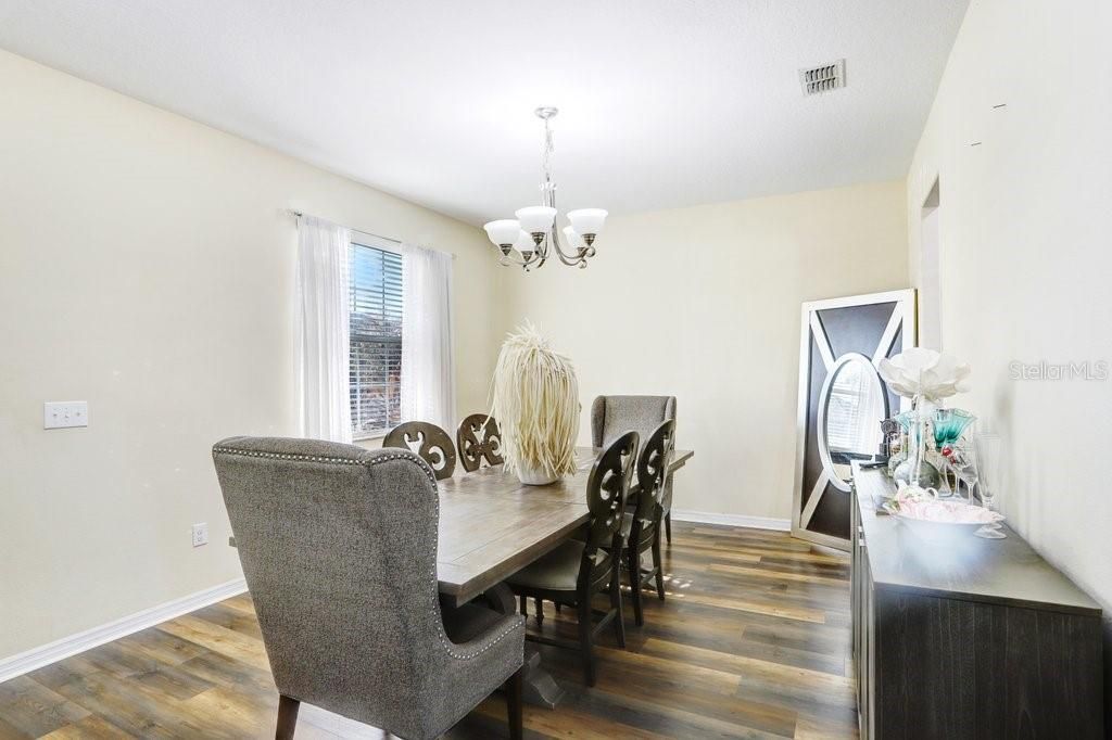 待售: $490,000 (5 贝兹, 2 浴室, 3121 平方英尺)