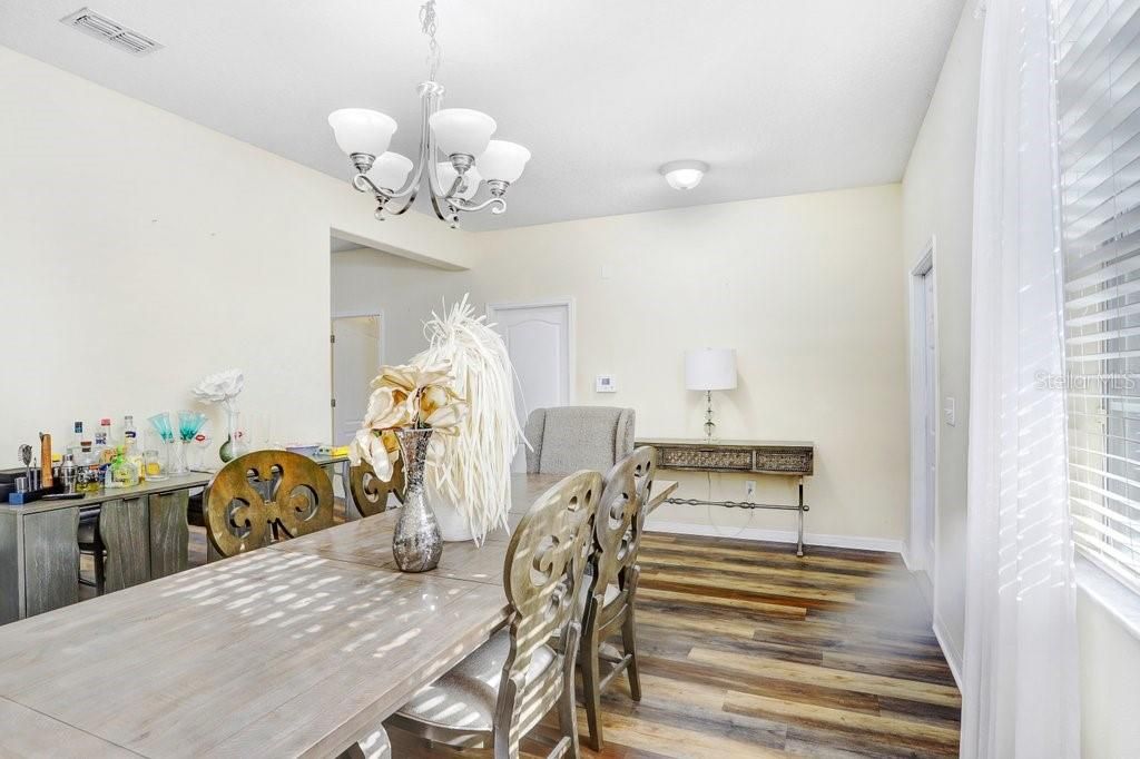 待售: $490,000 (5 贝兹, 2 浴室, 3121 平方英尺)