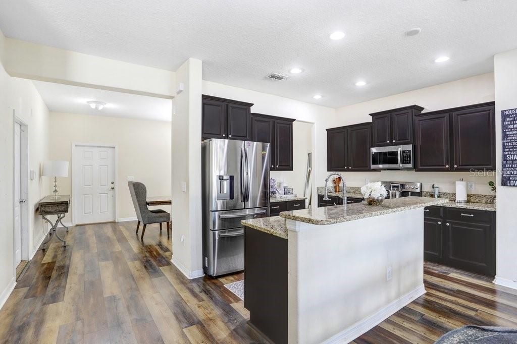 待售: $490,000 (5 贝兹, 2 浴室, 3121 平方英尺)