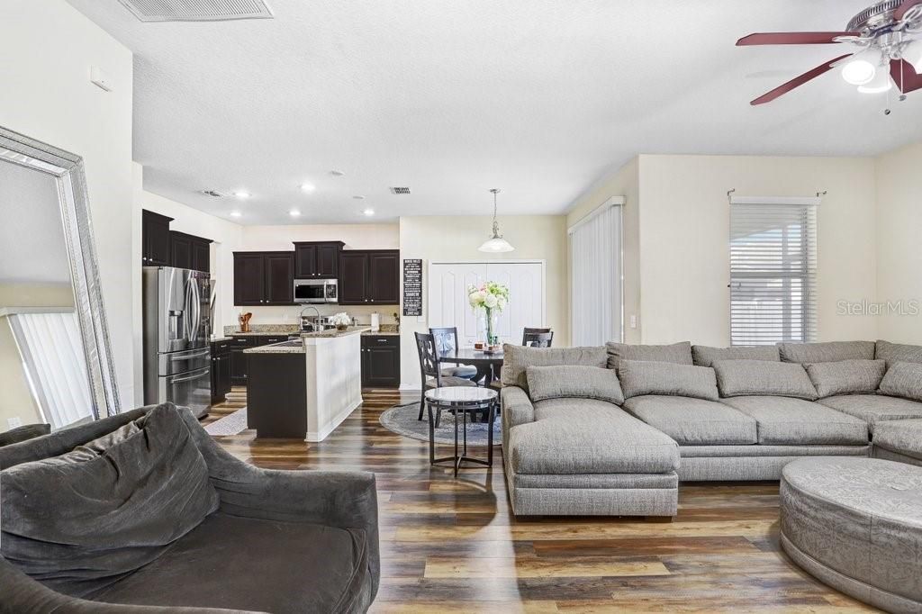 待售: $490,000 (5 贝兹, 2 浴室, 3121 平方英尺)