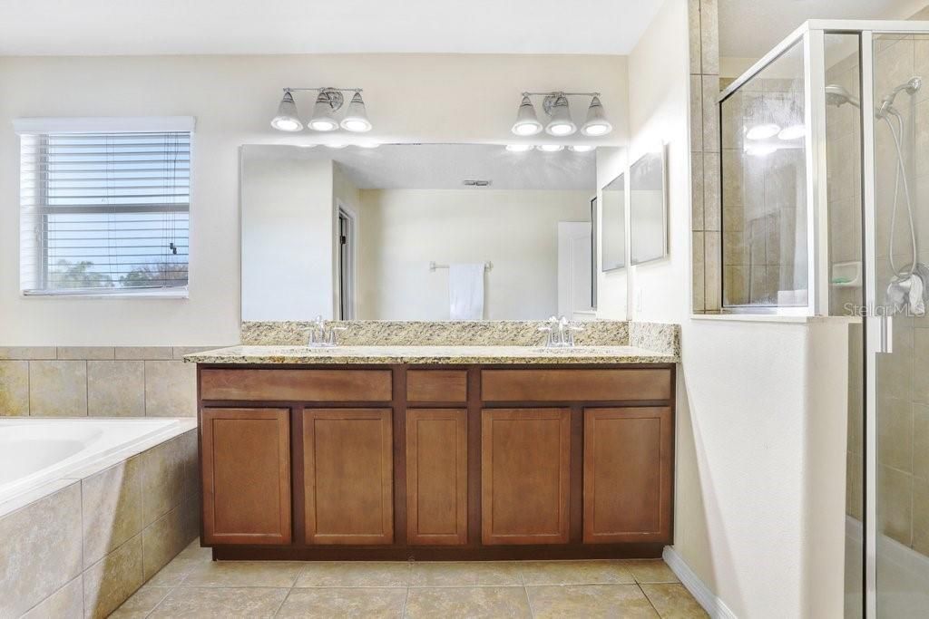 待售: $490,000 (5 贝兹, 2 浴室, 3121 平方英尺)