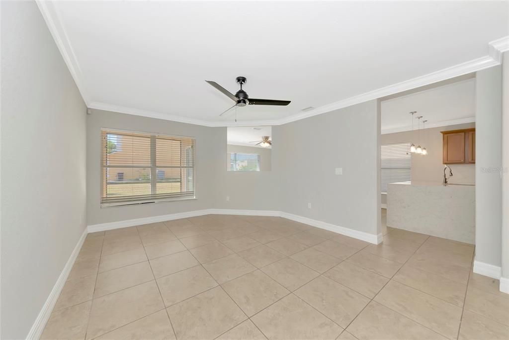 En Venta: $415,000 (4 camas, 2 baños, 2253 Pies cuadrados)