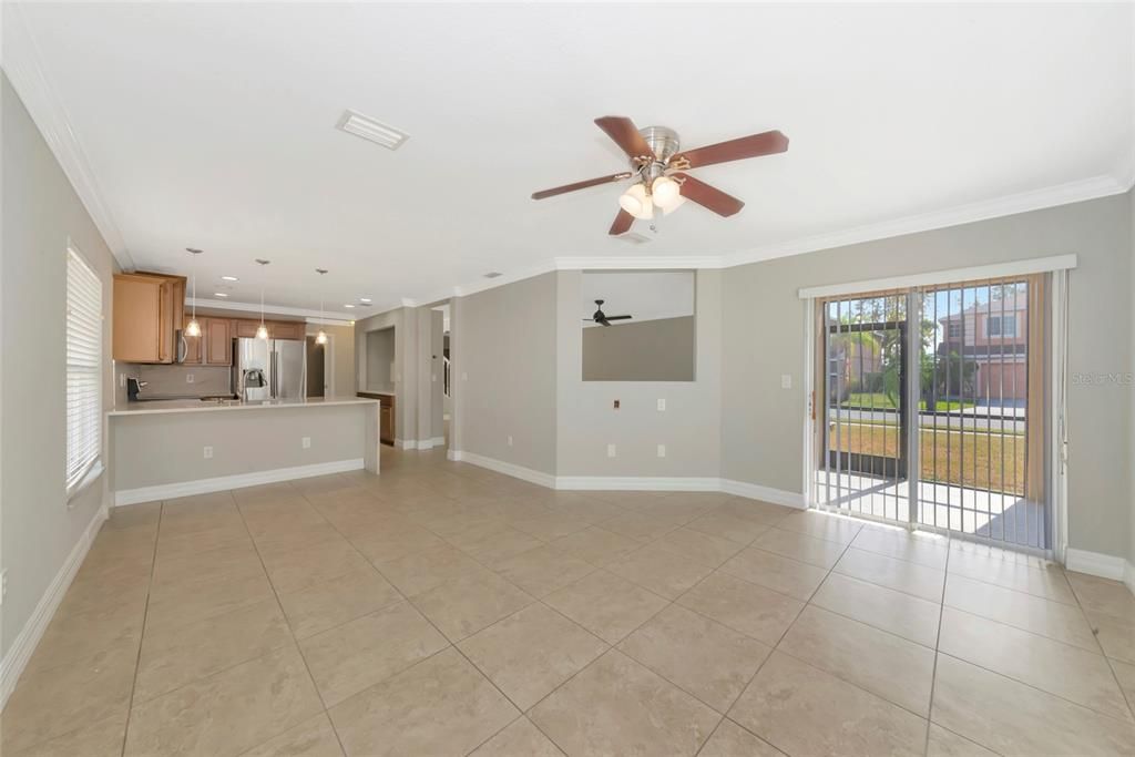 En Venta: $415,000 (4 camas, 2 baños, 2253 Pies cuadrados)