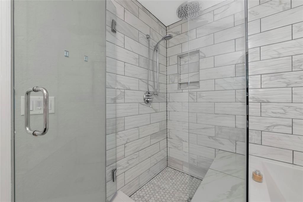 En Venta: $415,000 (4 camas, 2 baños, 2253 Pies cuadrados)