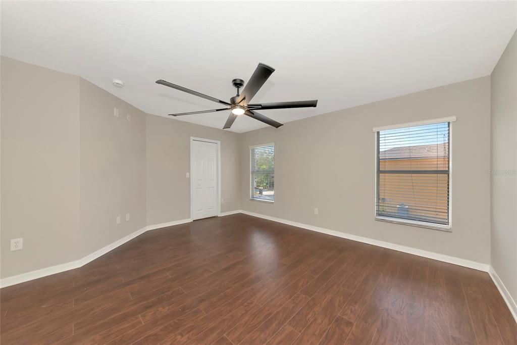 En Venta: $415,000 (4 camas, 2 baños, 2253 Pies cuadrados)