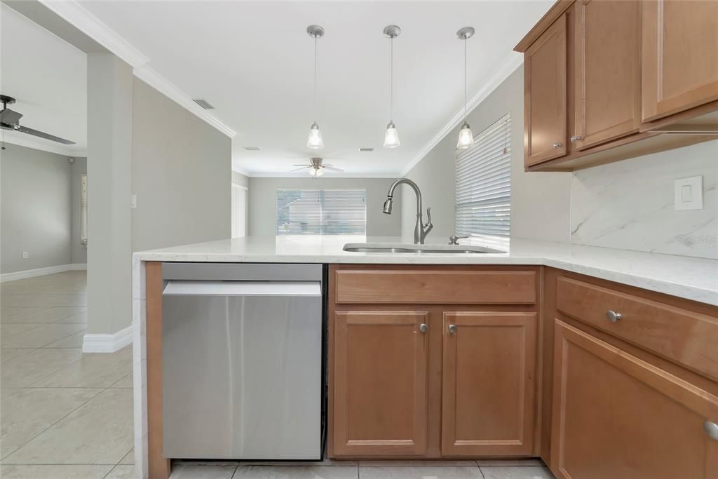 En Venta: $415,000 (4 camas, 2 baños, 2253 Pies cuadrados)