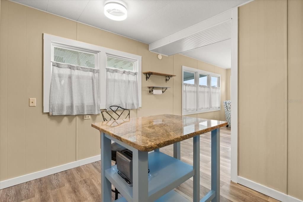 待售: $165,000 (2 贝兹, 2 浴室, 624 平方英尺)