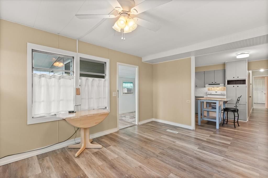 待售: $165,000 (2 贝兹, 2 浴室, 624 平方英尺)