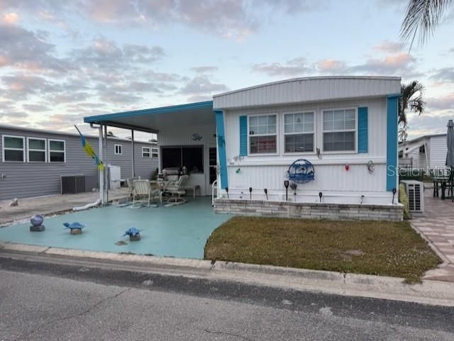 For Sale: $109,900 (1 beds, 2 baths, 560 Square Feet)