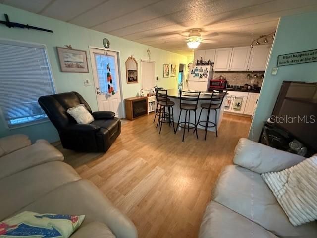 For Sale: $109,900 (1 beds, 2 baths, 560 Square Feet)