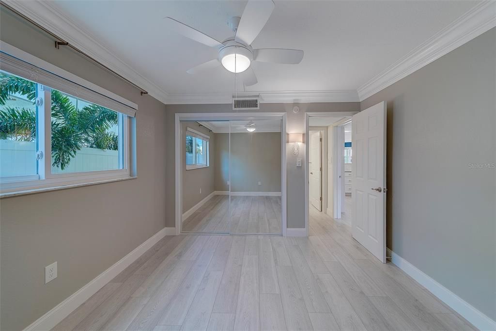 На продажу: $475,000 (2 спален, 2 ванн, 784 Квадратных фут)