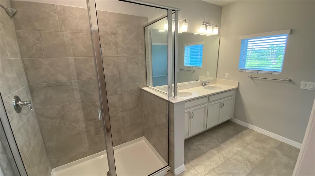 В аренду: $2,400 (3 спален, 2 ванн, 1941 Квадратных фут)