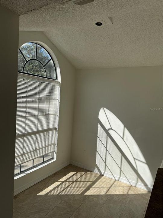 На продажу: $135,000 (1 спален, 1 ванн, 581 Квадратных фут)