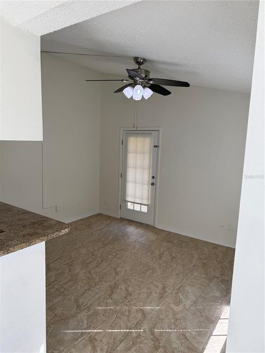 На продажу: $135,000 (1 спален, 1 ванн, 581 Квадратных фут)