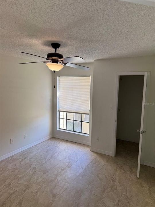 На продажу: $135,000 (1 спален, 1 ванн, 581 Квадратных фут)