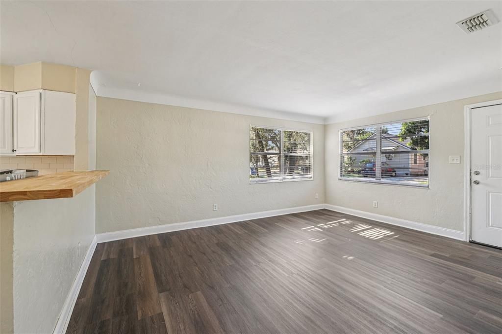 For Sale: $299,900 (3 beds, 1 baths, 1346 Square Feet)