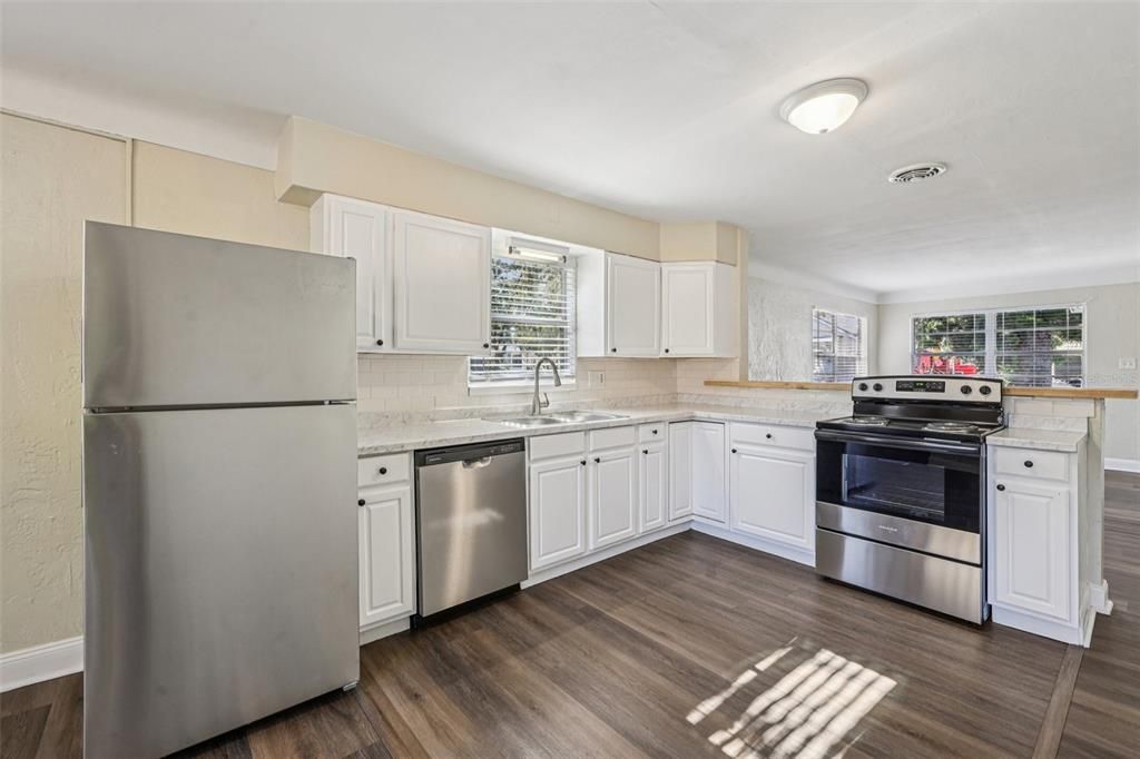 For Sale: $299,900 (3 beds, 1 baths, 1346 Square Feet)