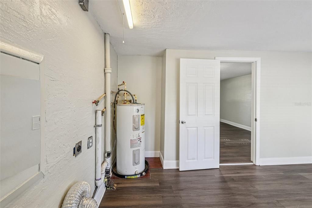 For Sale: $299,900 (3 beds, 1 baths, 1346 Square Feet)