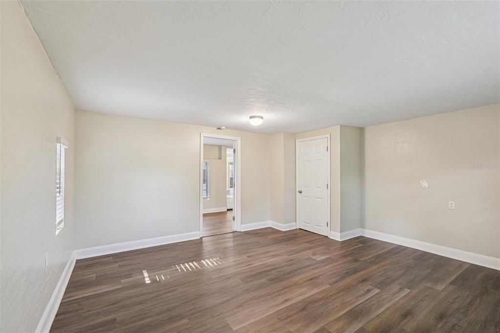 For Sale: $299,900 (3 beds, 1 baths, 1346 Square Feet)