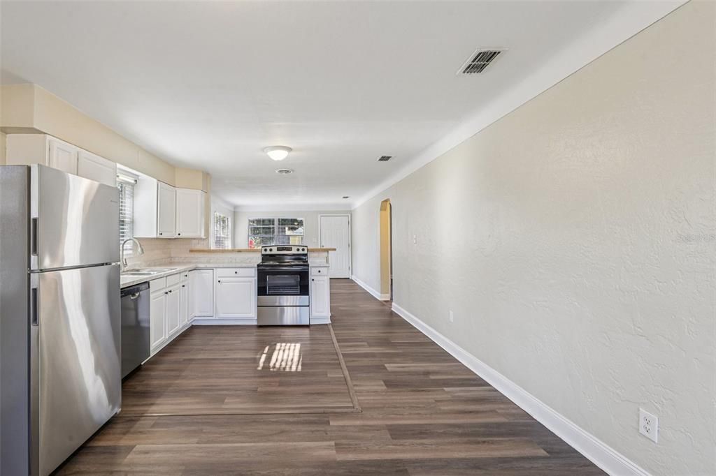 For Sale: $299,900 (3 beds, 1 baths, 1346 Square Feet)