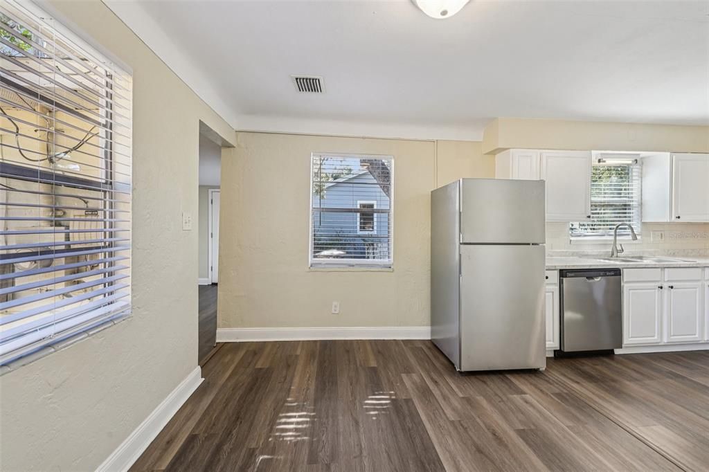 For Sale: $299,900 (3 beds, 1 baths, 1346 Square Feet)