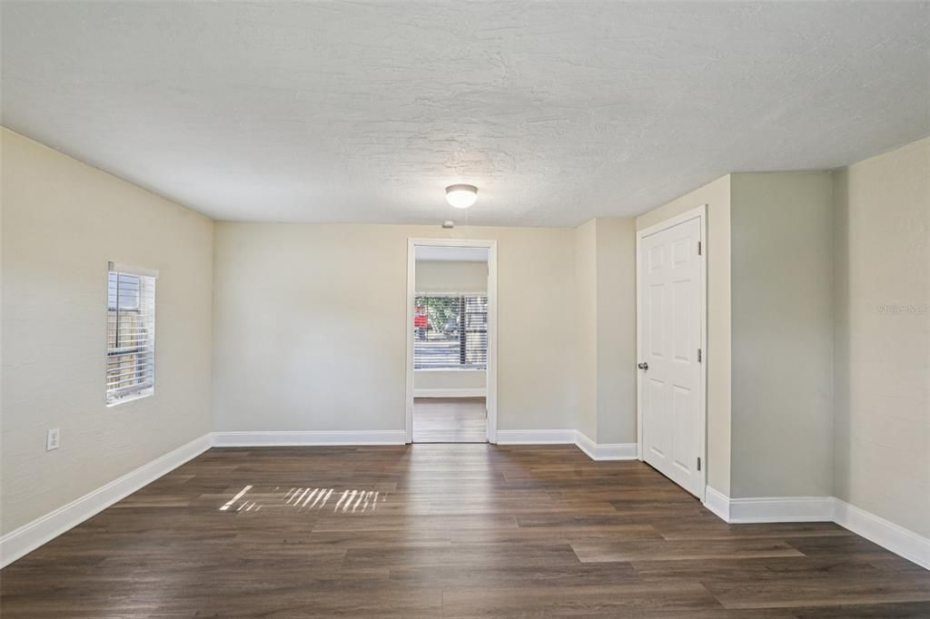 For Sale: $299,900 (3 beds, 1 baths, 1346 Square Feet)