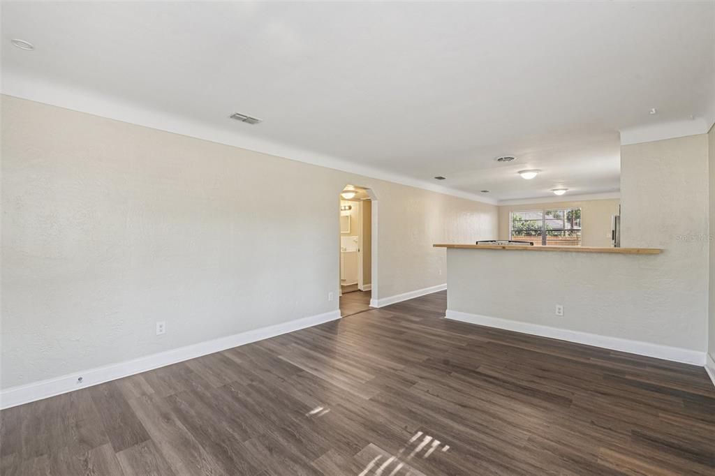 For Sale: $299,900 (3 beds, 1 baths, 1346 Square Feet)