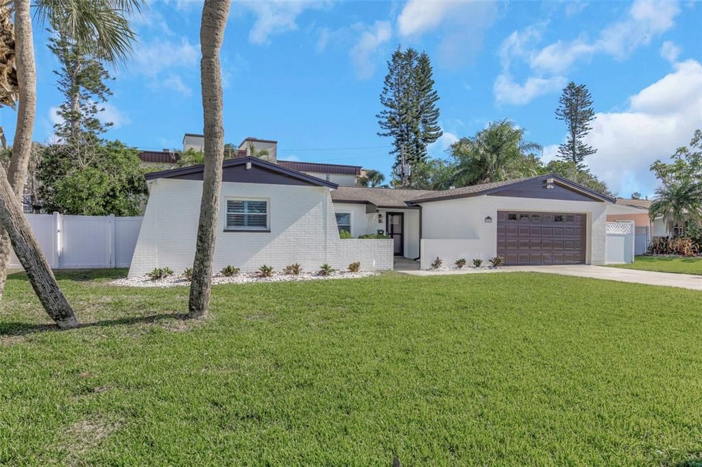 For Sale: $549,999 (3 beds, 2 baths, 1680 Square Feet)