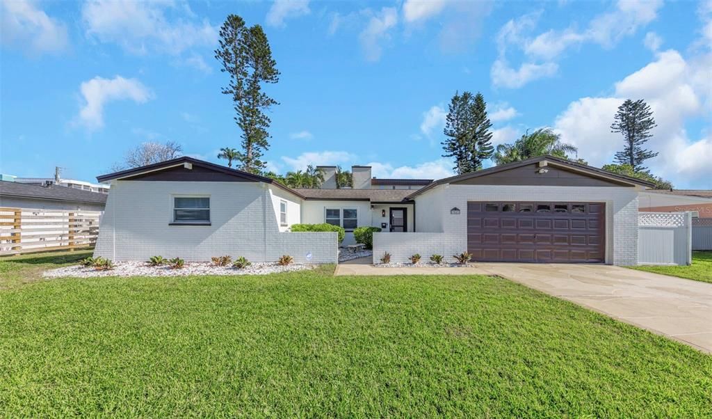 For Sale: $549,999 (3 beds, 2 baths, 1680 Square Feet)