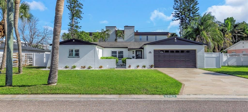 For Sale: $549,999 (3 beds, 2 baths, 1680 Square Feet)