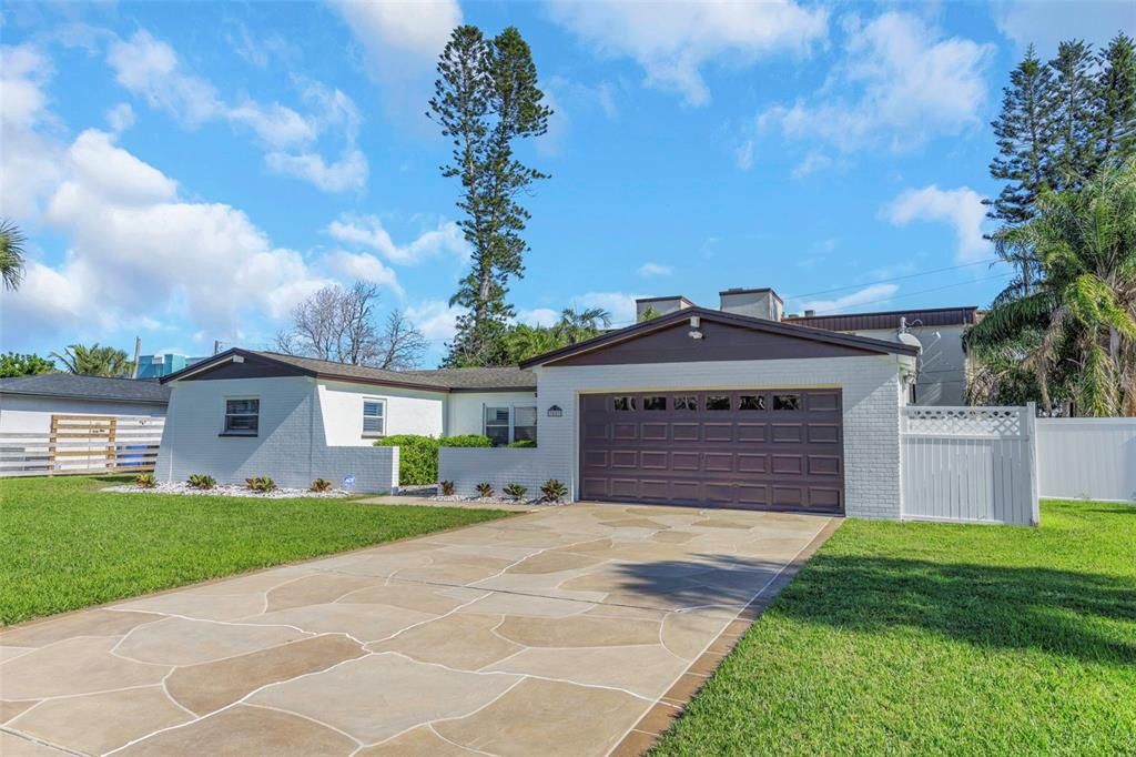 For Sale: $549,999 (3 beds, 2 baths, 1680 Square Feet)