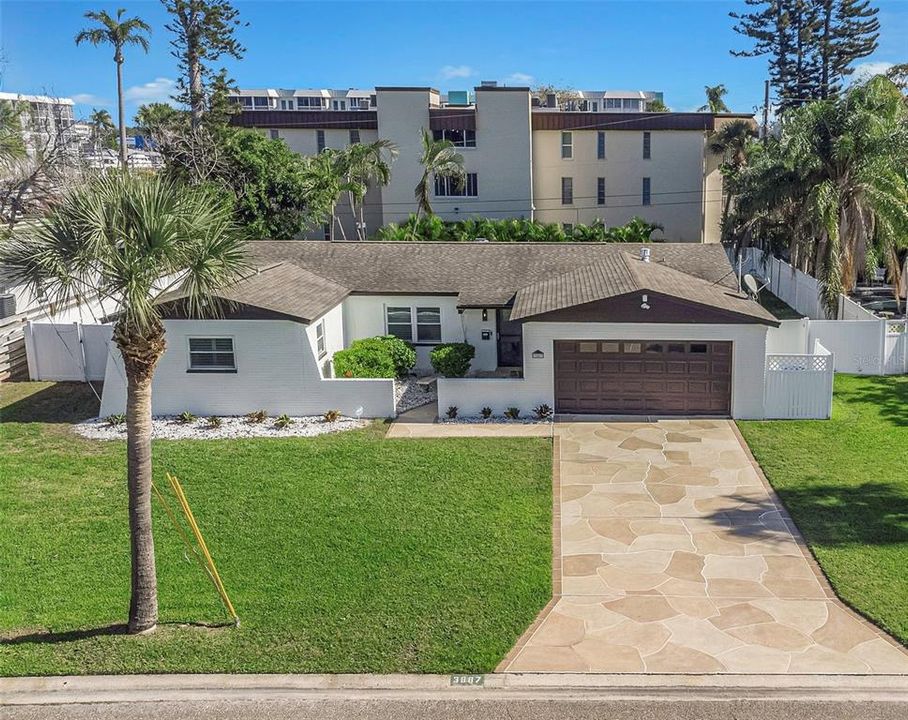 For Sale: $549,999 (3 beds, 2 baths, 1680 Square Feet)