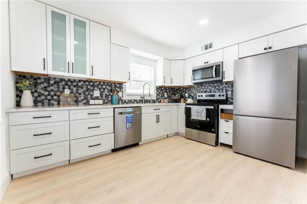 出租: $2,800 (3 贝兹, 1 浴室, 868 平方英尺)