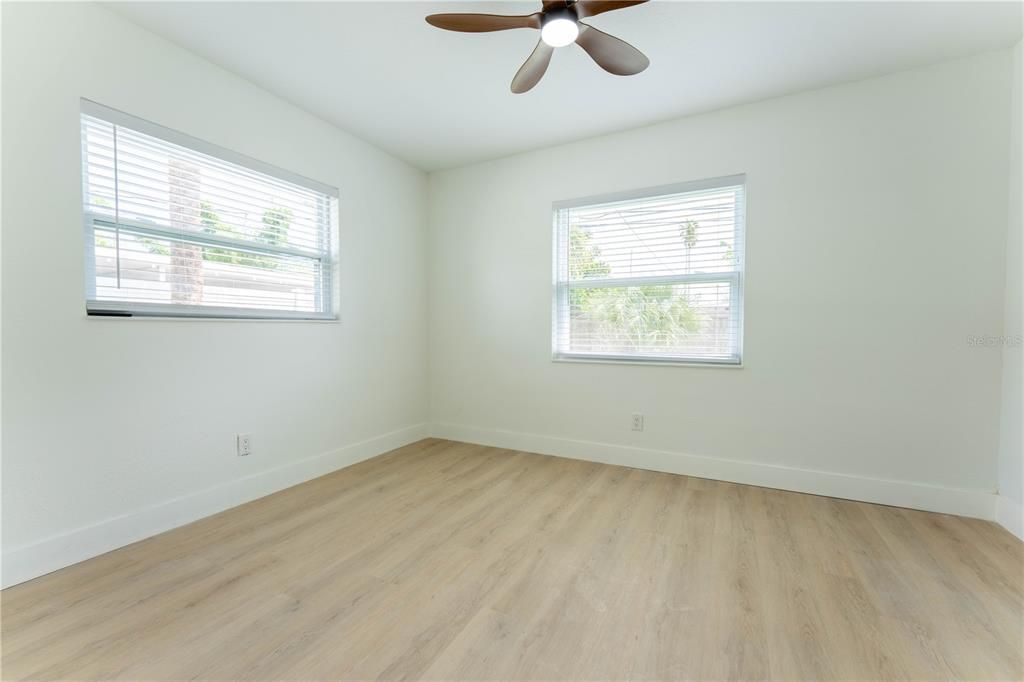 出租: $2,800 (3 贝兹, 1 浴室, 868 平方英尺)